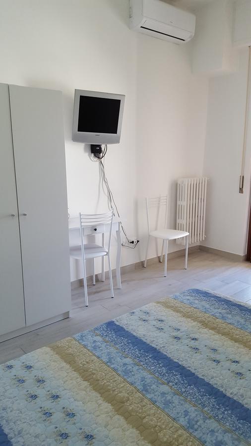 Nancy House * Florenz