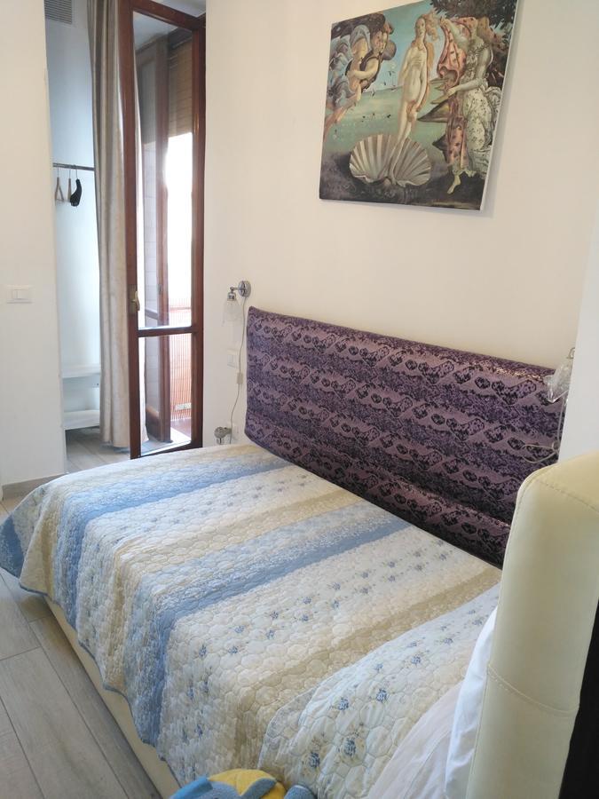 Nancy House * Florenz
